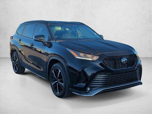 Certified 2022 Toyota Highlander XSE image 3