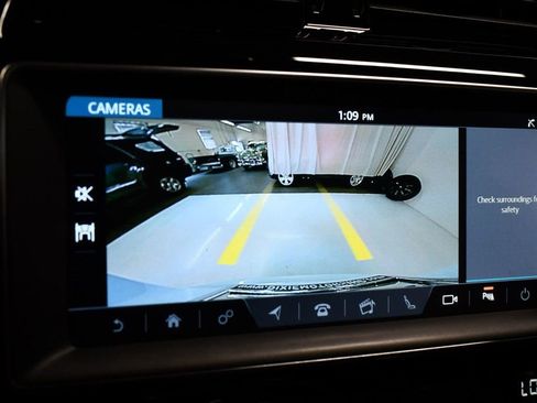 Used 2020 Jaguar F-PACE Premium image 58