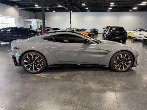 Used 2019 Aston Martin V8 Vantage Coupe RWD image 12