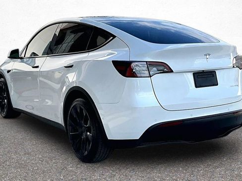 Used 2021 Tesla Model Y Long Range image 5