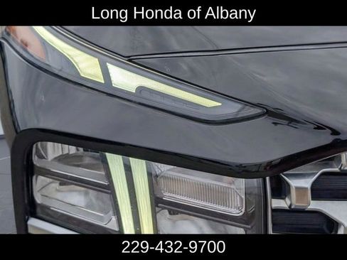 Used 2023 Hyundai Santa Fe SEL w/ Premium Package FWD image 3