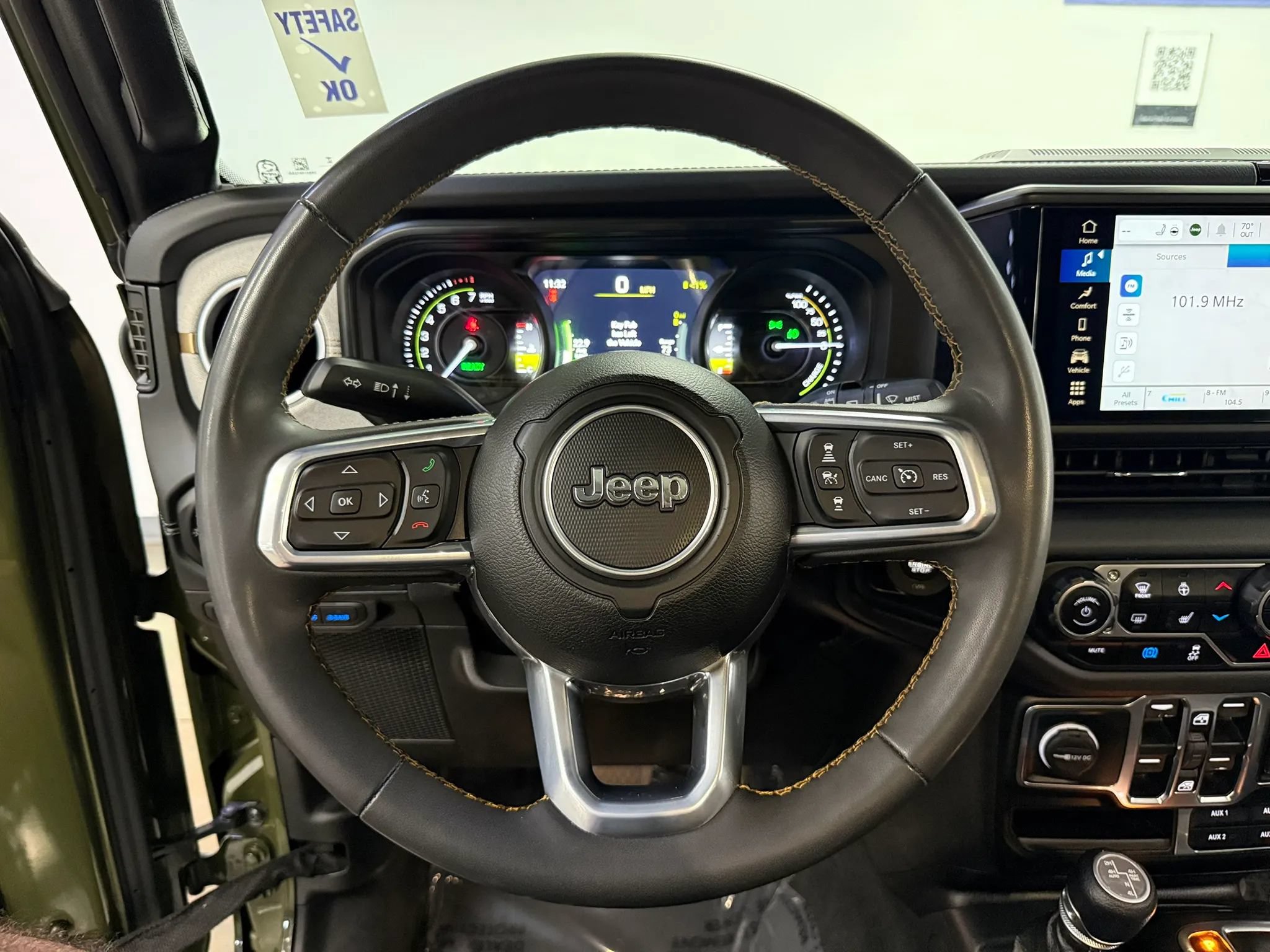 Used 2024 Jeep Wrangler Unlimited Sahara w/ Safety Group AWD/4WD image 18