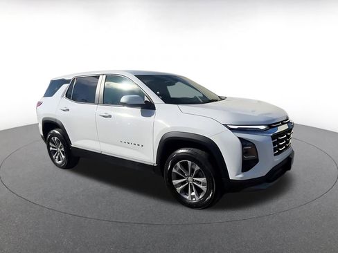 Used 2025 Chevrolet Equinox LT image 2