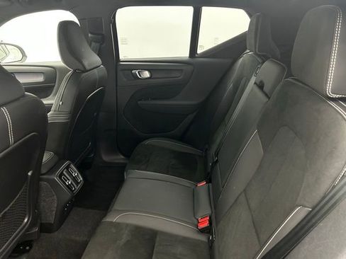 Used 2023 Volvo XC40 B5 Plus w/ Climate Package image 32