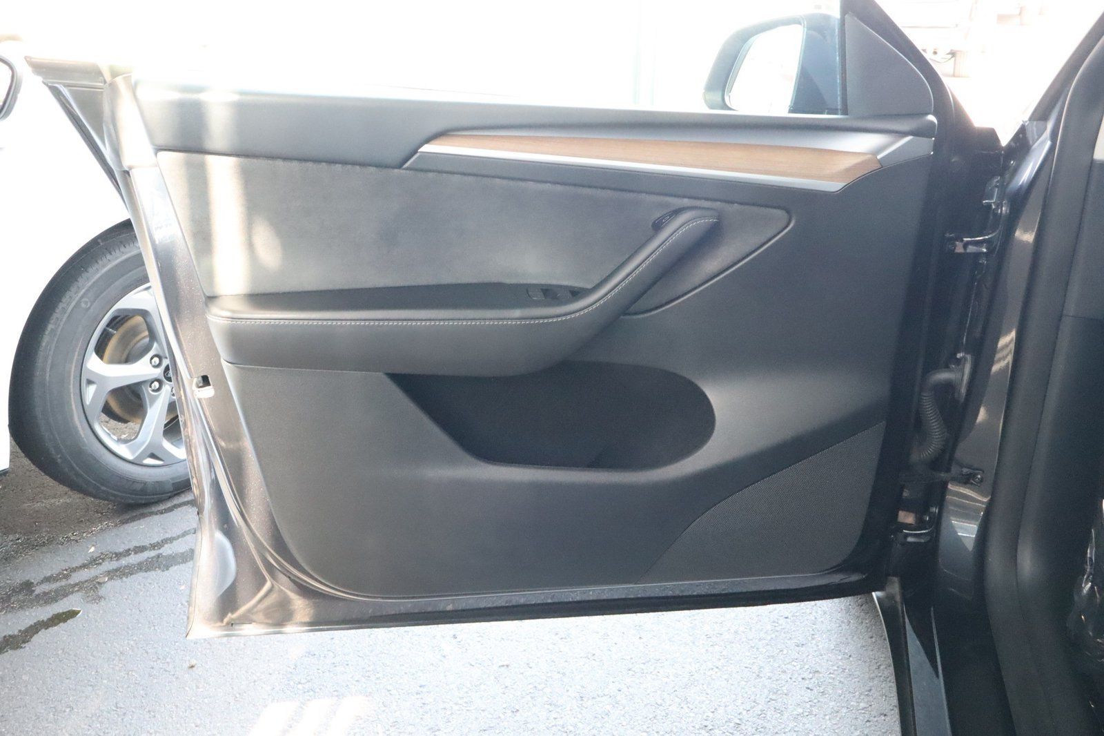 Used 2024 Tesla Model Y Long Range RWD image 18