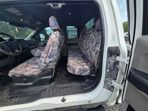 Used 2017 Ford F250 XL w/ Power Equipment Group AWD/4WD image 5