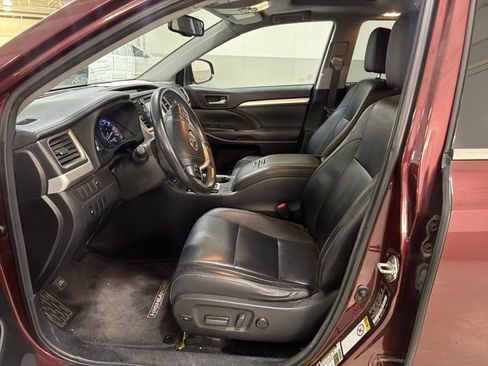 Used 2014 Toyota Highlander XLE AWD/4WD image 6