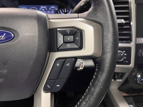 Used 2019 Ford F250 Lariat w/ Chrome Package image 19