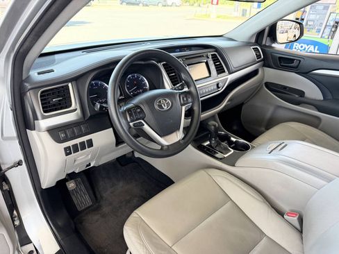 Used 2018 Toyota Highlander LE FWD image 10