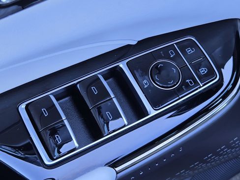 Certified 2024 Cadillac Lyriq Luxury image 17