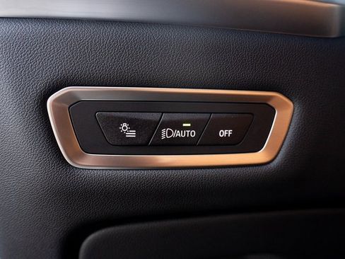 Used 2025 BMW X7 xDrive40i w/ M Sport Package image 29