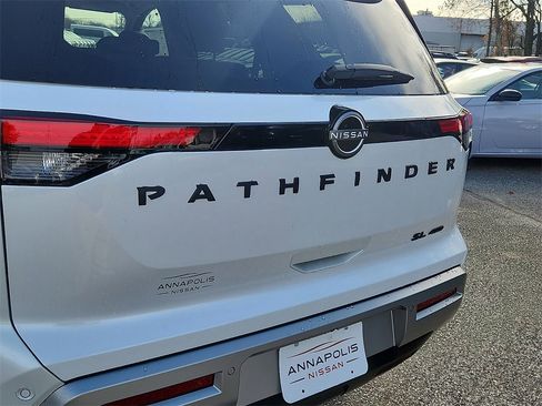 New 2025 Nissan Pathfinder SL image 11