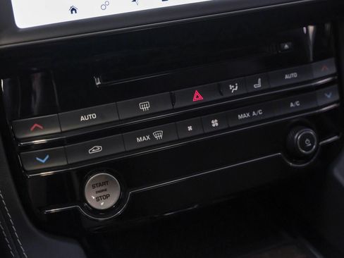 Used 2018 Jaguar F-PACE S image 24