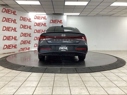 Used 2025 Hyundai Elantra SEL FWD image 6