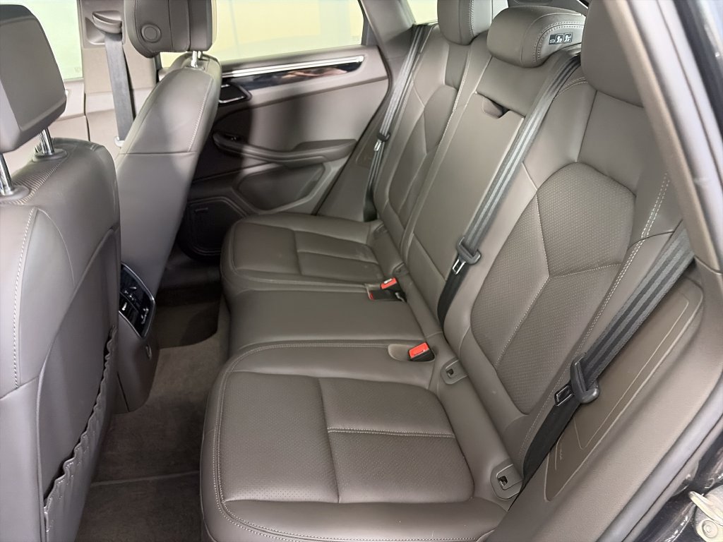Used 2017 Porsche Macan AWD/4WD image 13