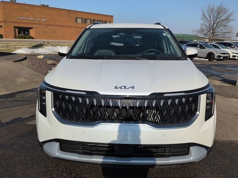 New 2026 Kia Carnival EX FWD image 3