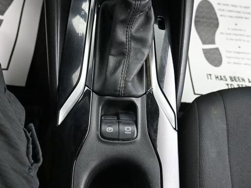 Used 2020 Toyota Corolla LE image 17