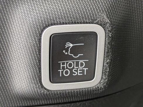 Used 2022 Jeep Grand Cherokee Altitude RWD image 13