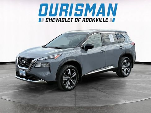 Used 2021 Nissan Rogue Platinum image 2