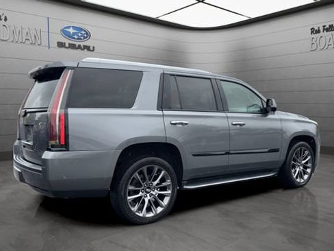 Used 2019 Cadillac Escalade Luxury w/ Escalade Sport Edition AWD/4WD image 4