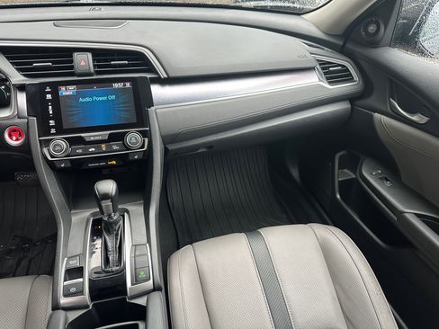 Used 2016 Honda Civic Touring image 18