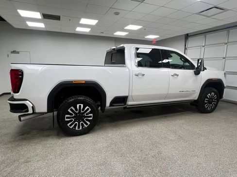 Used 2024 GMC Sierra 3500 Denali Ultimate image 12