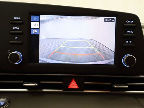 Used 2025 Hyundai Elantra Sport image 11