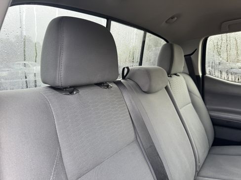 Certified 2018 Toyota Tacoma SR5 AWD/4WD image 18