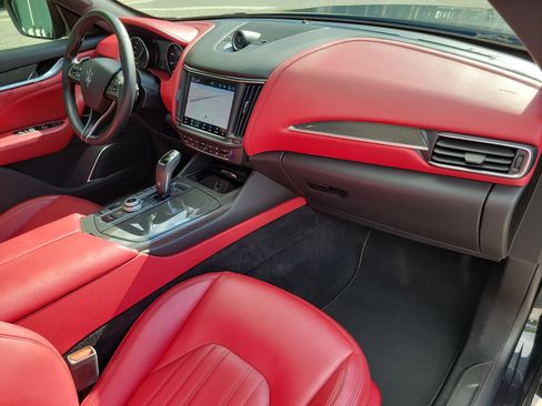 Used 2022 Maserati Levante GT AWD/4WD image 3