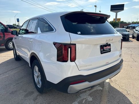 Used 2025 Kia Sorento LX FWD image 6