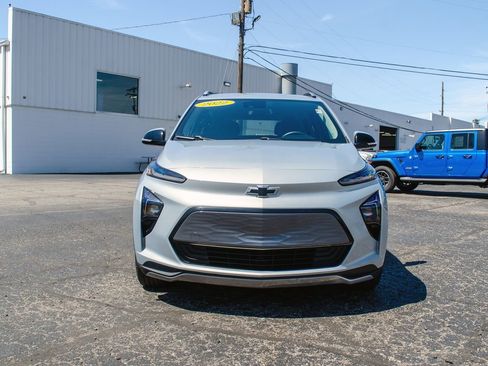 Used 2022 Chevrolet Bolt EUV LT w/ Comfort Package image 11
