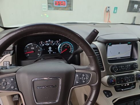 Used 2018 GMC Yukon Denali image 7
