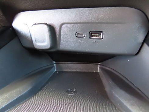 Used 2025 Chevrolet Trax RS w/ Sunroof Package FWD image 7