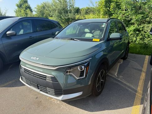 Used 2023 Kia Niro EX FWD image 3
