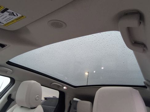 Used 2025 Land Rover Discovery Sport S image 19