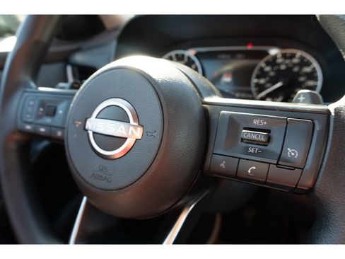 Used 2023 Nissan Rogue S image 28