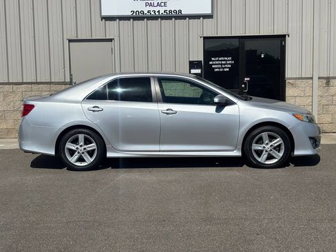 Used 2012 Toyota Camry FWD image 2