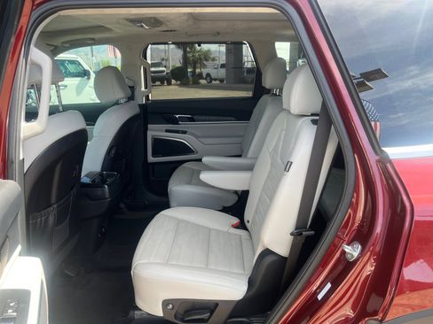 Used 2024 Kia Telluride SX Prestige w/ Towing Package AWD/4WD image 16