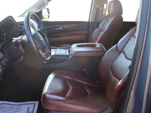 Used 2018 Cadillac Escalade Premium Luxury AWD/4WD image 9