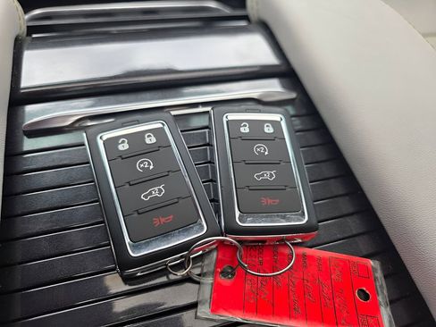 Used 2024 Jeep Wagoneer 4WD w/ Premium Group I image 33