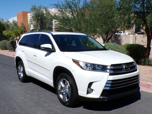 Used 2018 Toyota Highlander Limited FWD image 1