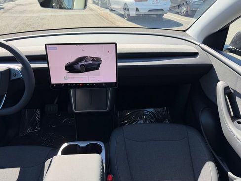 Used 2026 Tesla Model Y 2WD image 27