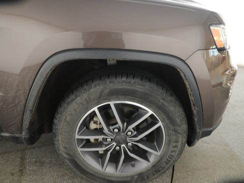Used 2019 Jeep Grand Cherokee Limited image 6