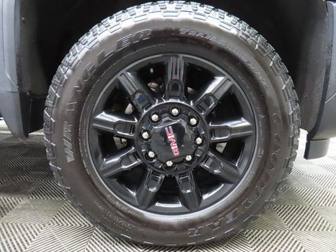 Used 2025 GMC Sierra 2500 AT4 w/ Technology Package AWD/4WD image 13