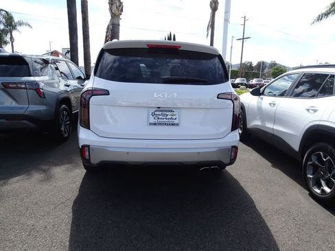 Used 2023 Kia Telluride EX image 3