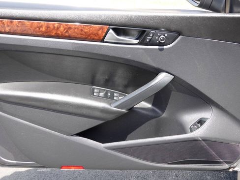 Used 2013 Volkswagen Passat TDI SEL Premium FWD image 57