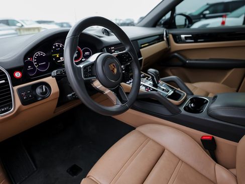 Certified 2022 Porsche Cayenne E-Hybrid image 4