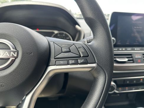 Used 2024 Nissan Altima 2.5 SV FWD image 33