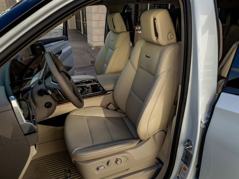 Used 2026 Cadillac Escalade Platinum Sport w/ LPO, ONYX Package image 17