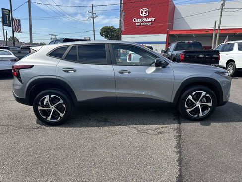 Used 2024 Chevrolet Trax RS w/ Driver Confidence Package FWD image 4